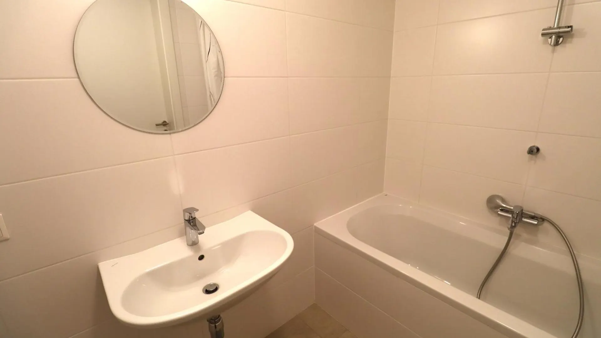 Wohnflair Mit Balkon T25 Appartement Wenen 0*,