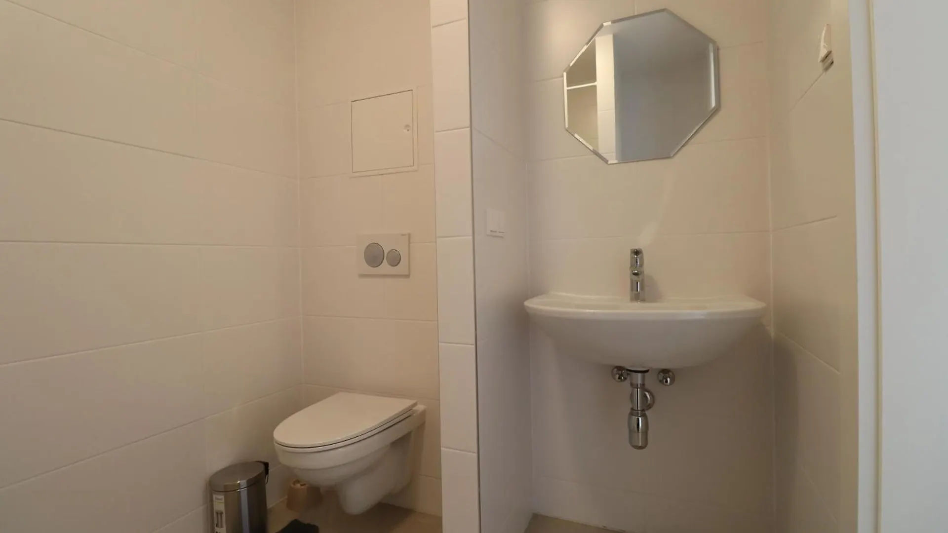 Wohnflair Mit Balkon T25 Appartement Wenen 0*,  Oostenrijk